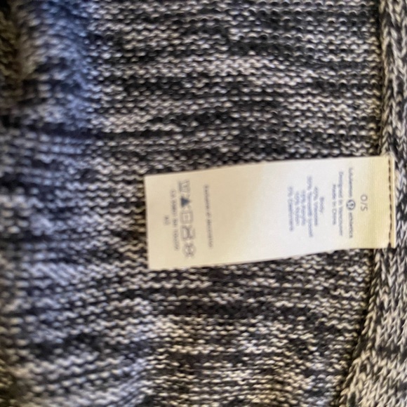 Lululemon poncho - Picture 3 of 3